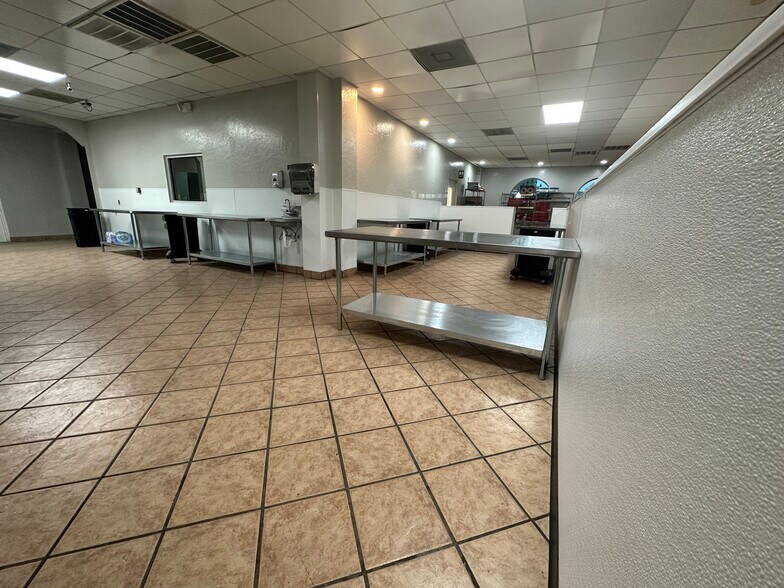 More Photos Of 7820 Fulton St, Houston Restaurant For Lease