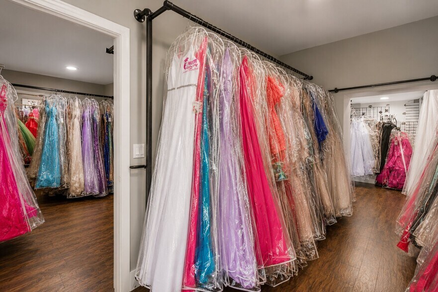More Photos Of 9010 Main St, Woodstock Freestanding For Sale