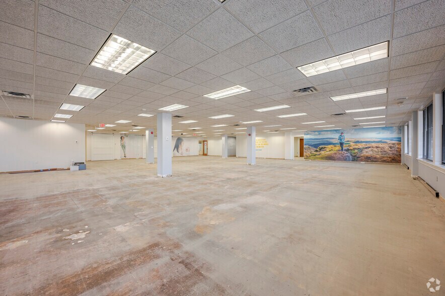 More Photos Of 22 Waterville Rd, Avon Medical For Sale