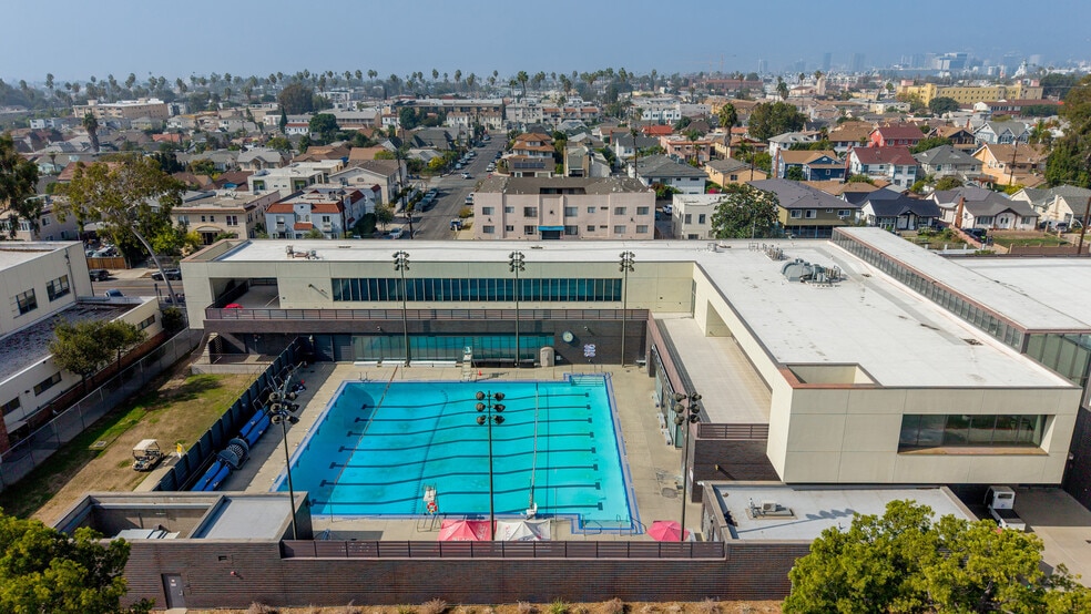 More Photos Of 903 N Heliotrope Dr, Los Angeles Apartments For Sale