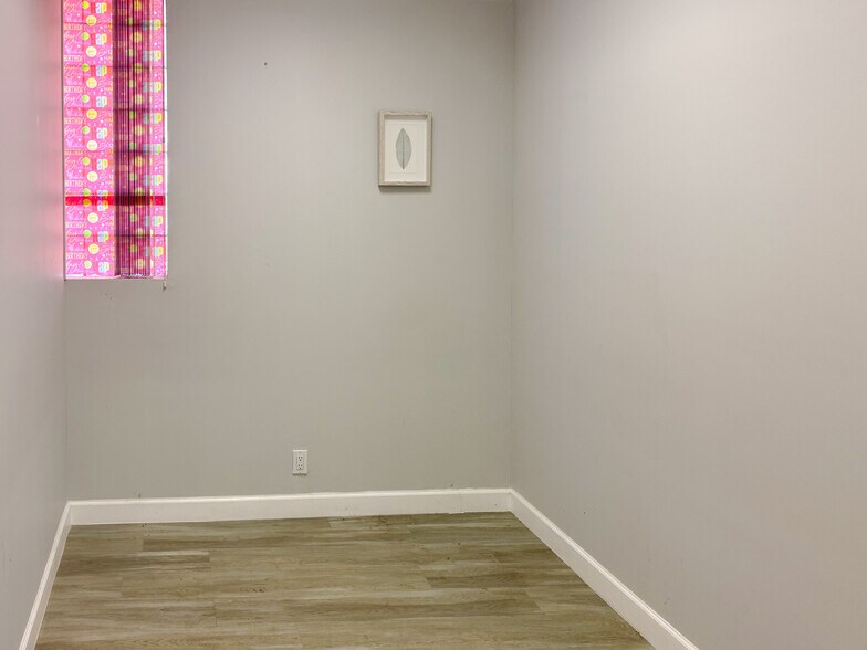 More Photos Of 18 Genevieve Pl, Great Neck Office For Lease