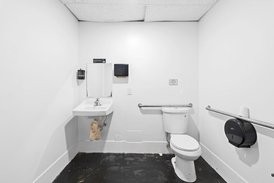 More Photos Of 2731-2739 E Oakland Park Blvd, Fort Lauderdale Storefront Retail Office For Lease