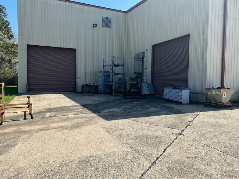 More Photos Of 5510 Spring Stuebner Rd, Spring Warehouse For Lease