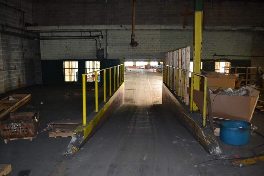 More Photos Of 315 Poston Dr, Crawfordsville Manufacturing For Sale