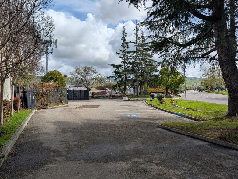 More Photos Of 795 Sandoval Way, Hayward Warehouse For Lease