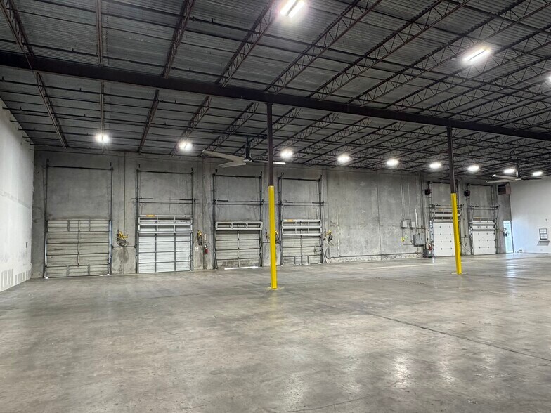 More Photos Of 8801 Wallisville Rd, Houston Warehouse For Lease