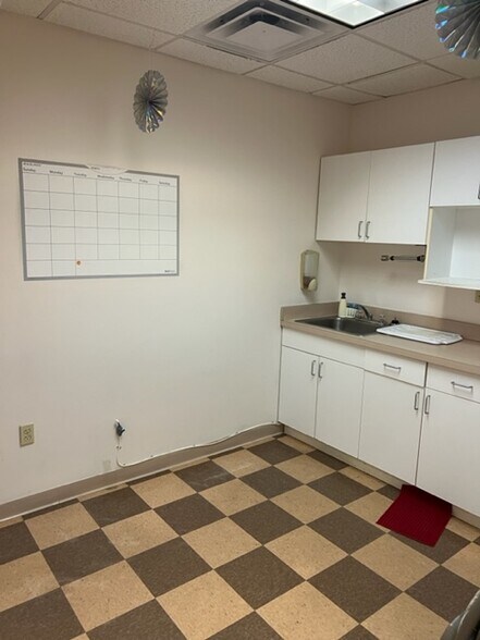 More Photos Of 1449 Old Waterbury Rd, Southbury Office For Sale