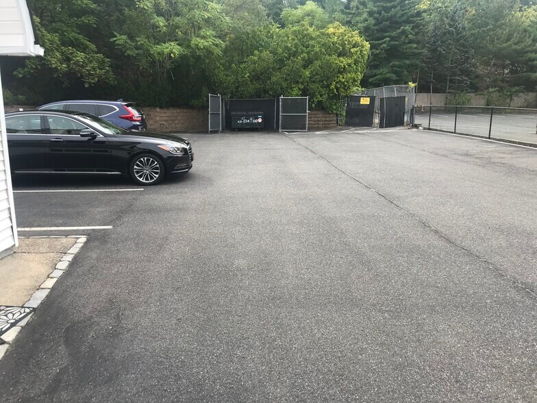 More Photos Of 1008 W Jericho Tpke, Smithtown Office For Lease