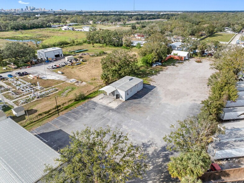 More Photos Of 5910 Hartford St, Tampa Warehouse For Lease