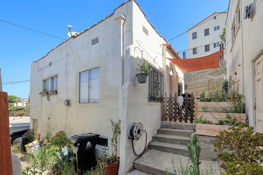 More Photos Of 1303 Lilac Terrace, Los Angeles Apartments For Sale