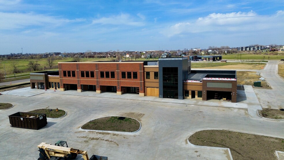 More Photos Of 2295 SW State St, Ankeny Storefront Retail Office For Lease