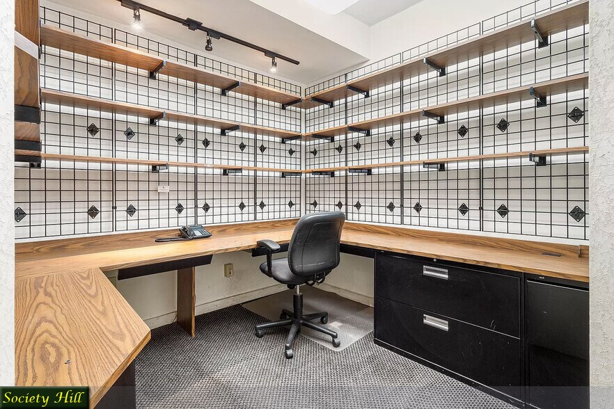 More Photos Of 208 S 3rd St, Philadelphia Storefront Retail Office For Lease