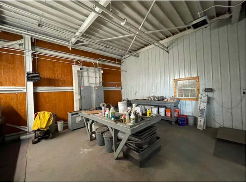 More Photos Of 2601 S Verity Pky, Middletown Manufacturing For Lease