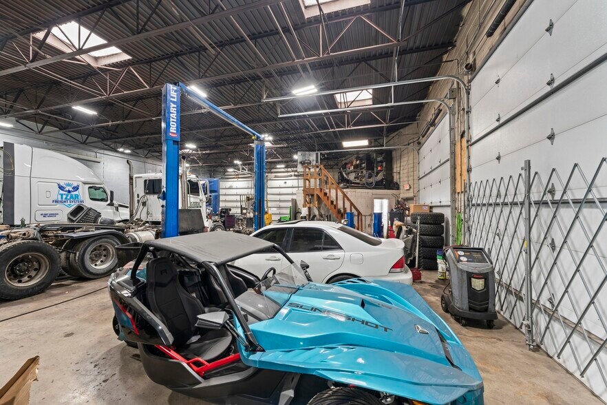 More Photos Of 5944 W 65th St, Chicago Service For Sale