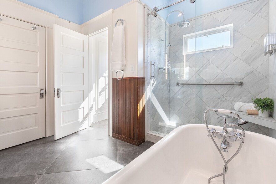 More Photos Of 2220 Capitol Ave, Sacramento Apartments For Sale