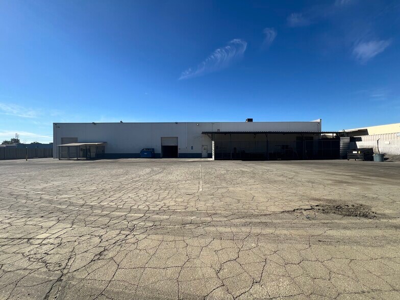 More Photos Of 12840 Bradley Ave, Sylmar Warehouse For Lease