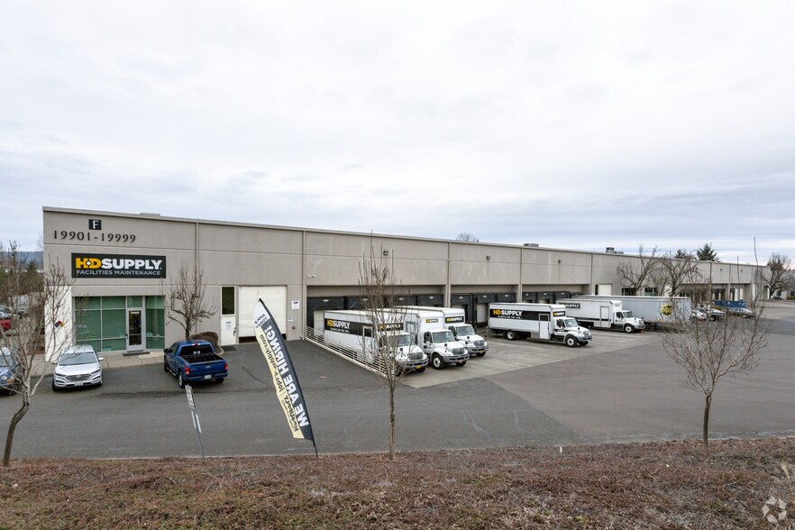 More Photos Of 19901-19999 SW 95th Pl, Tualatin Warehouse For Lease