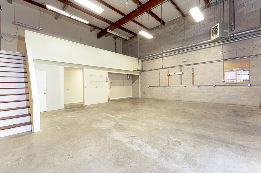 More Photos Of 540 E Main St, Branford Flex For Sale