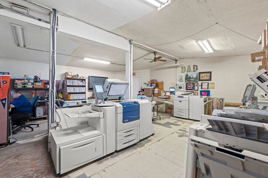 More Photos Of 2117 E Cesar Chavez St, Austin Office Residential For Sale