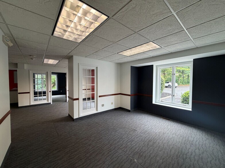 More Photos Of 10 Grove St, Pittsford Office For Lease