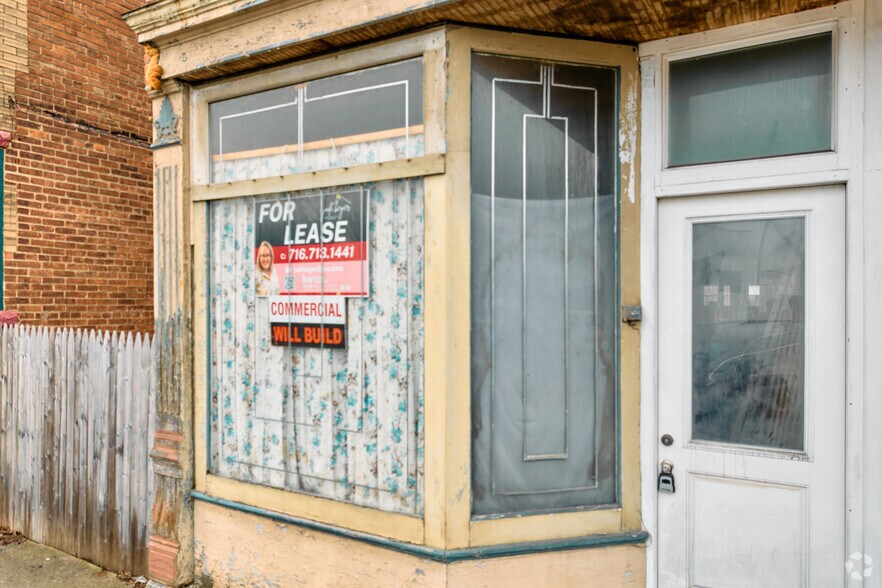 More Photos Of 3168 State St, Caledonia Storefront Retail Residential For Lease