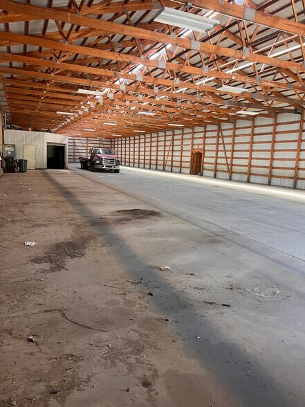 More Photos Of 804 SE 30th St, Des Moines Warehouse For Lease