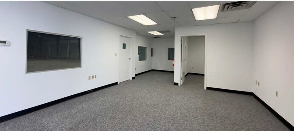 More Photos Of 11029 Kenwood Rd, Blue Ash Distribution For Lease