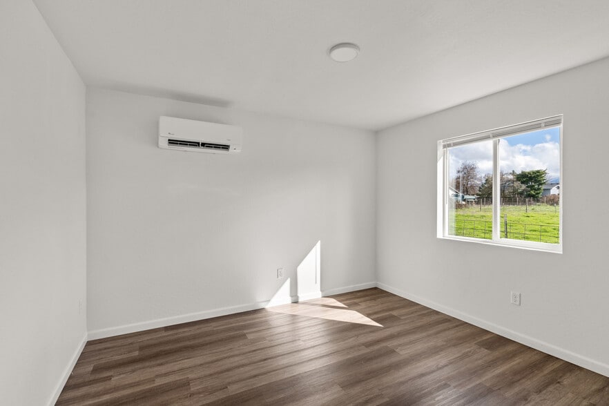 More Photos Of 634 Colinwood ct, Medford Apartments For Sale