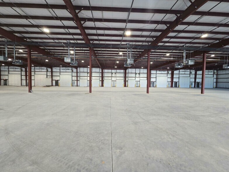 More Photos Of 14607 Chandler Rd, Omaha Light Manufacturing For Lease