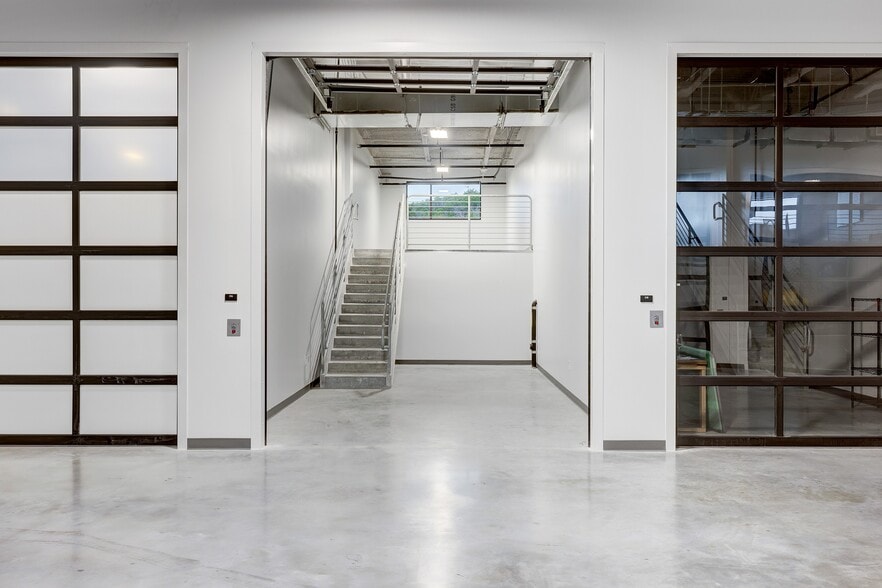 More Photos Of 4229 N FM 620 Hwy, Austin Showroom For Sale