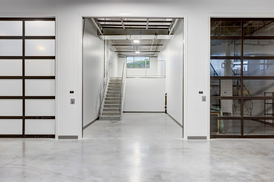 More Photos Of 4229 N FM 620 Hwy, Austin Showroom For Sale