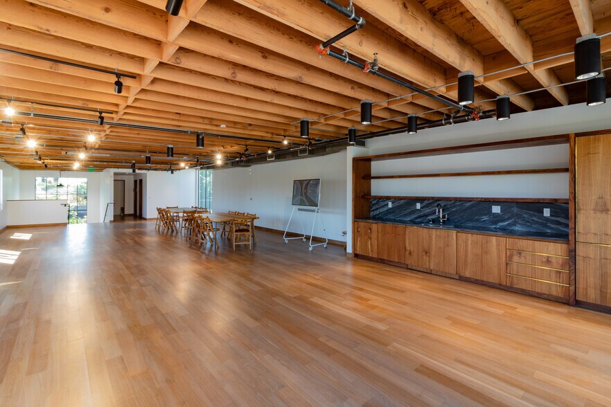 More Photos Of 3013 Gilroy St, Los Angeles Office For Sale