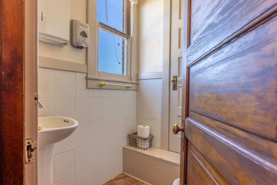 More Photos Of 1 E Apache St, Wickenburg Office For Sale