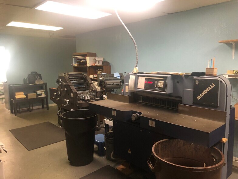 More Photos Of 687 NE 5th St, Crystal River Freestanding For Sale