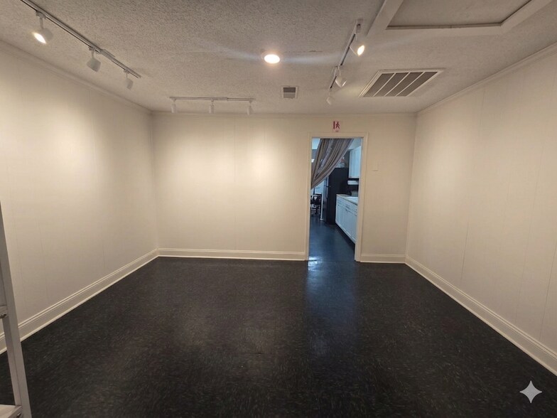 More Photos Of 23-27 Main St, Belmont Storefront Retail Office For Lease