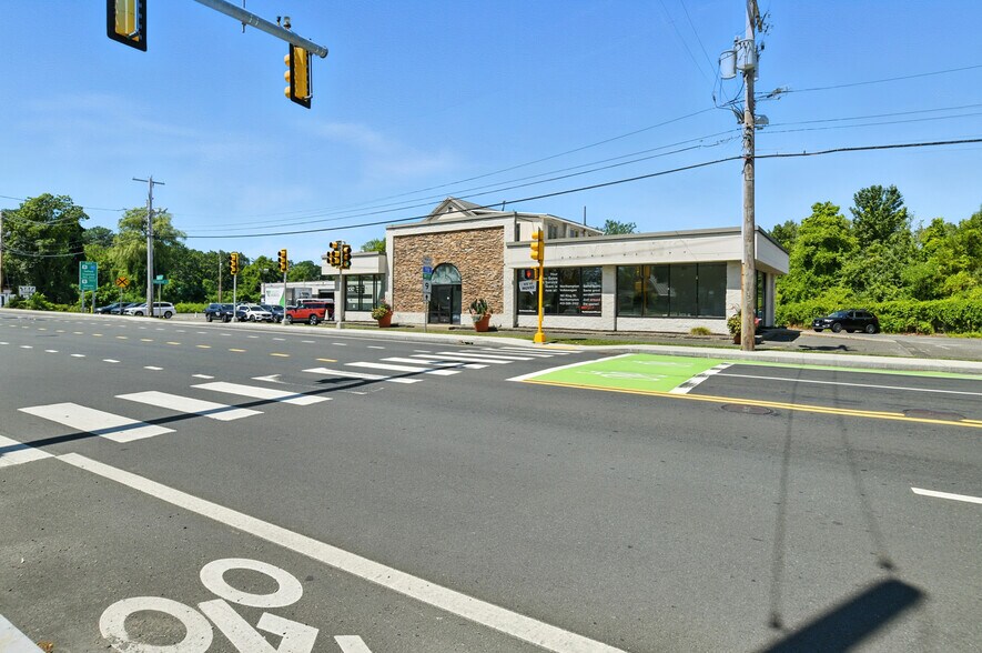 More Photos Of 48 Damon Rd, Northampton Auto Dealership For Lease