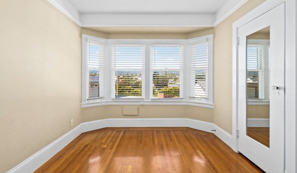 More Photos Of 435 Vernon St, Oakland Specialty For Sale