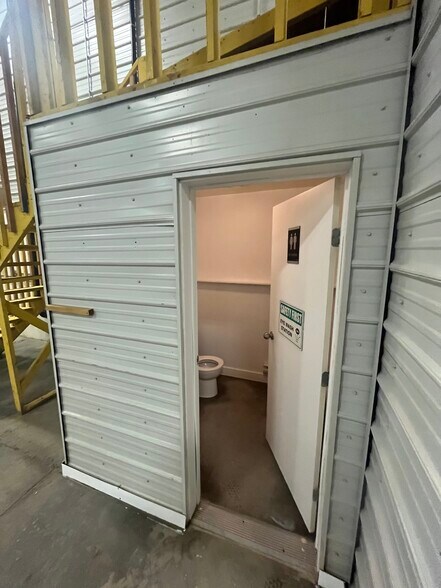 More Photos Of 4907 1st Ave, Edson Light Distribution For Lease