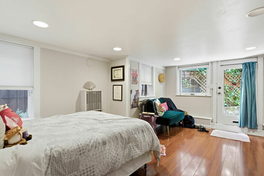 More Photos Of 8 Yosemite Ave, Oakland Apartments For Sale