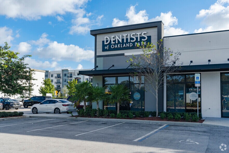 More Photos Of 620 E Oakland Park Blvd, Oakland Park Freestanding For Lease