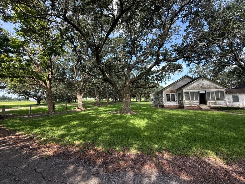 More Photos Of 525 Olede Devillier Road, Winnie Land For Sale