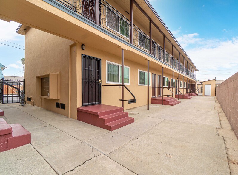 More Photos Of 11123 S Inglewood Ave, Inglewood Apartments For Sale