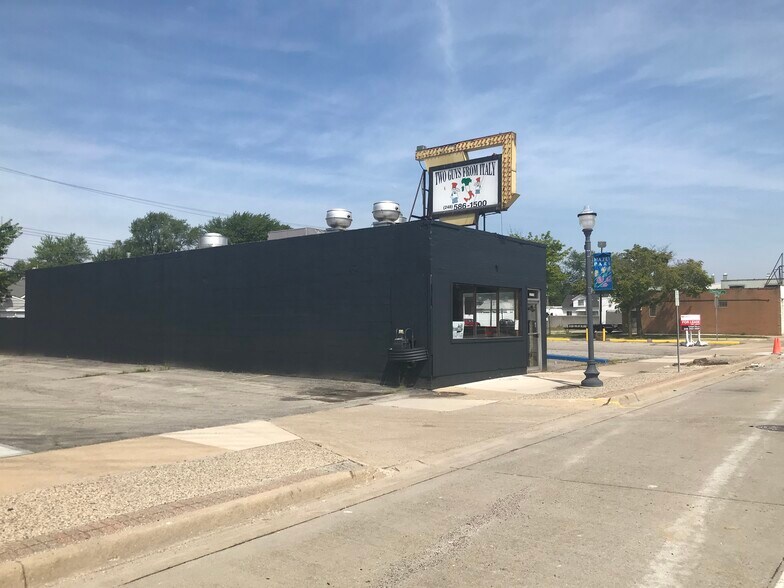 More Photos Of 23725 John R Rd, Hazel Park Restaurant For Lease