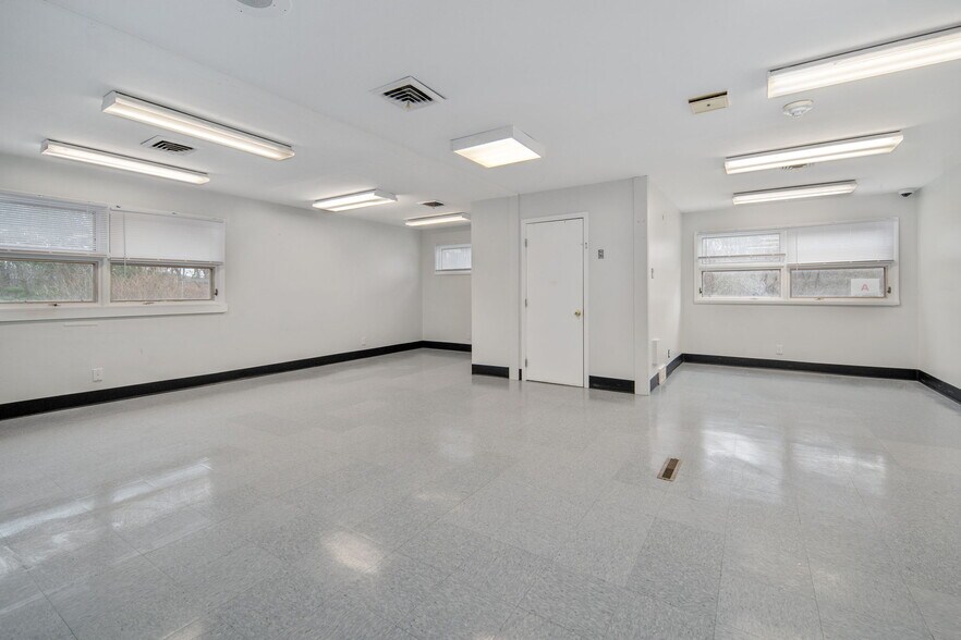 More Photos Of 4956 NY-30, Schoharie Flex For Sale