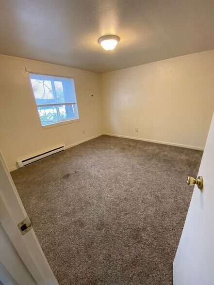 More Photos Of 25 N Airport Rd, Deer Park Apartments For Sale