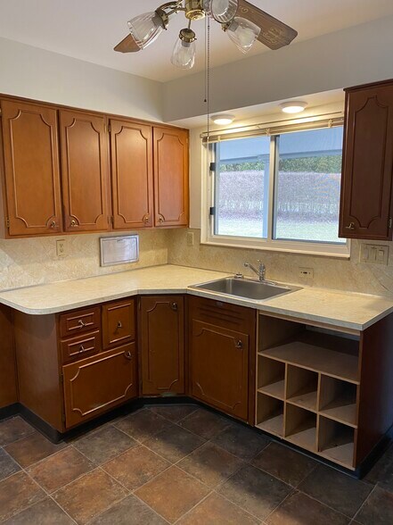More Photos Of 1720 Valley View Rd, Hermitage Office For Sale