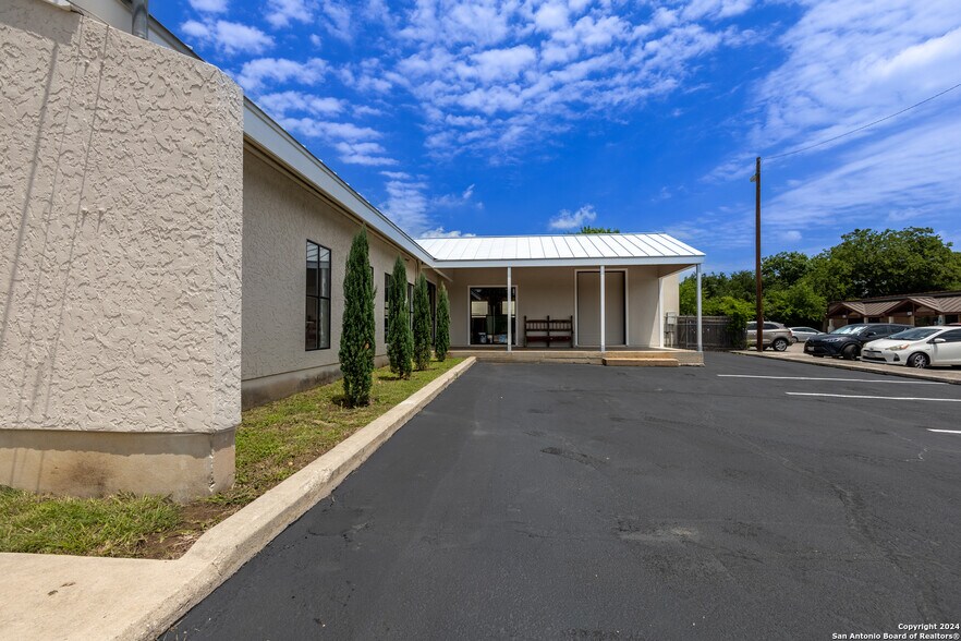 More Photos Of 13622 NW Military Hwy, Shavano Park Medical For Sale