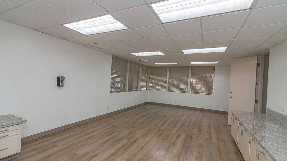 More Photos Of 3801 San Dimas St, Bakersfield Medical For Lease