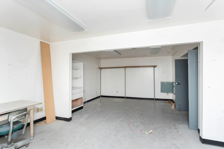 More Photos Of 1995 Central Ave, Albany Storefront Retail Office For Lease