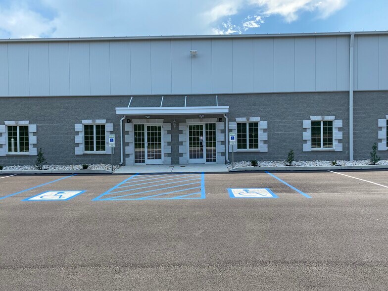 More Photos Of 121 Bay Hill Dr, Latrobe Warehouse For Lease